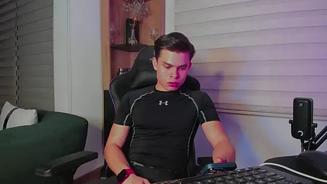 alejooo_twink webcam