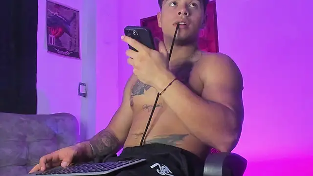 dominic_biker__ - Dominic_Biker__'s free webcam - UK Sex Cams