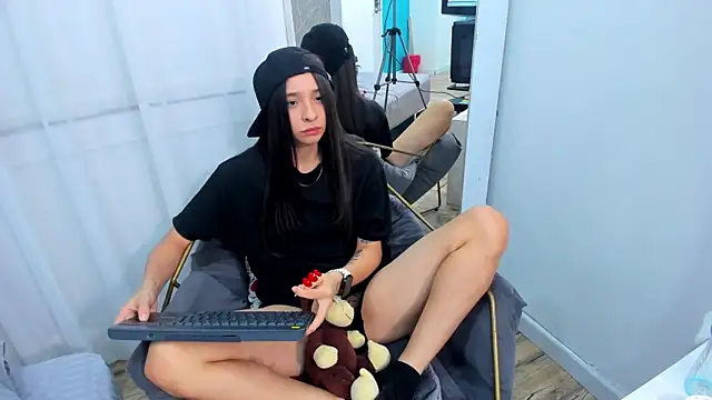 ViictoriiaSaenz webcam