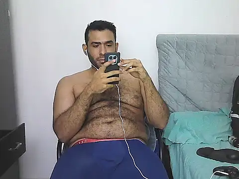 AlphaLatinoBear webcam