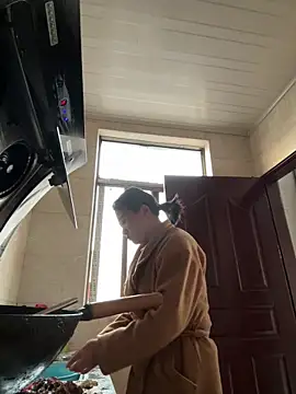 美女daaqnn在线直播