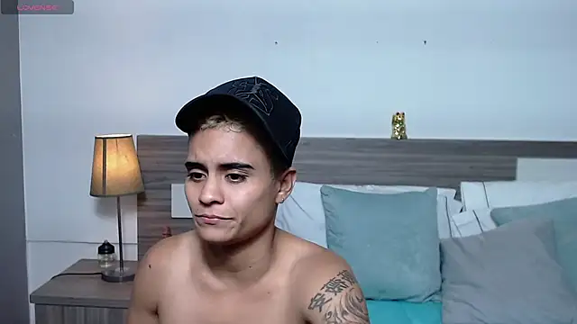 Liiamthompson webcam