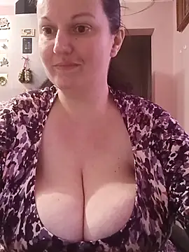 BustyLadyAlma webcam