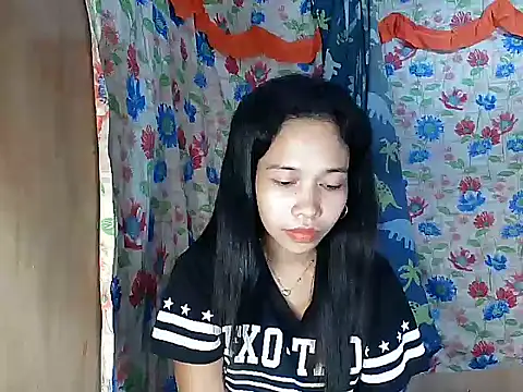 PinaySkinnyGirl webcam