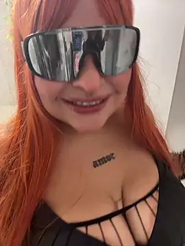 Nailealipsglossy webcam