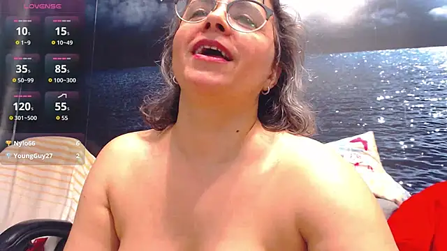 LadyAverrySquirt11 webcam