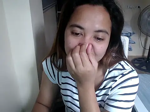 xTheLastVIRGINx webcam