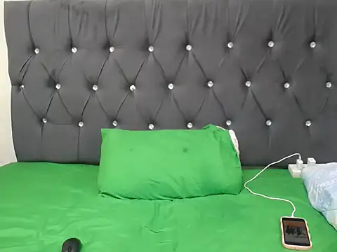 HornyLilHoney webcam