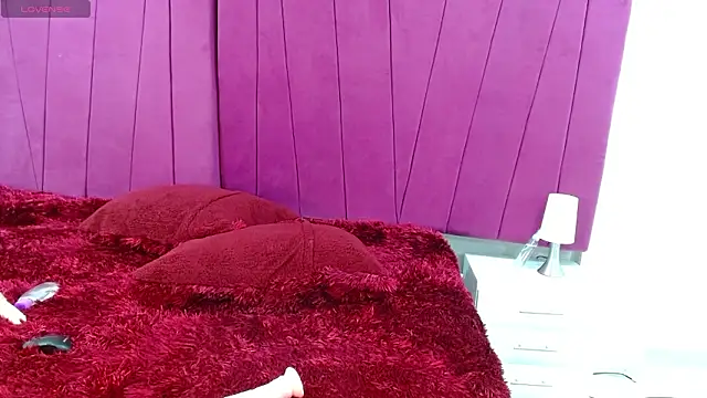 Rassell_boobs webcam