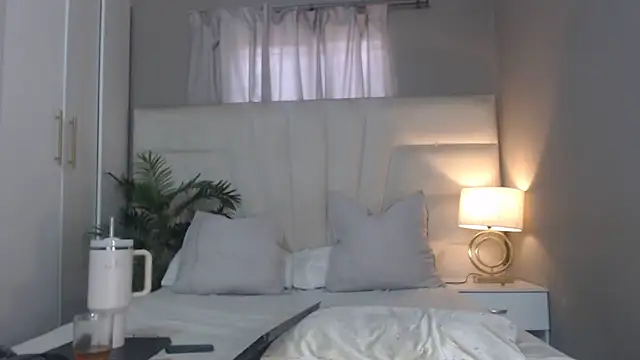 naughtyblackdolie webcam