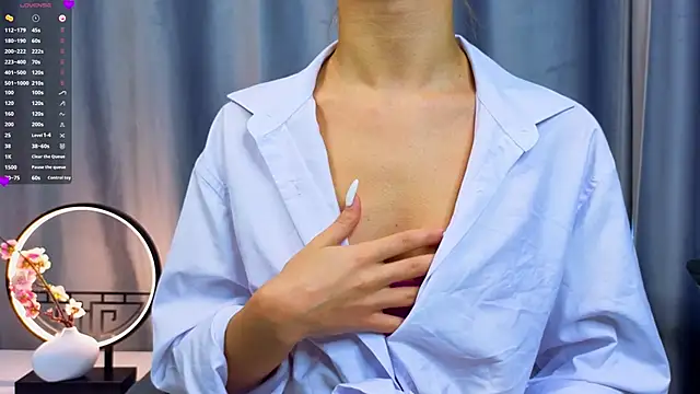 NaughtySeraphine webcam