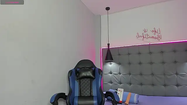 scarletcherry18 webcam