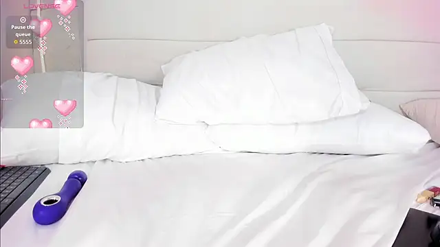 emmilyevanss - EmmilyEvanss's free webcam - UK Sex Cams