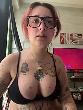 Webcam Model (Hawitxui)  is live.Free join now!