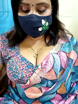 Webcam Model (Queenflowerr)  is live.Free join now!