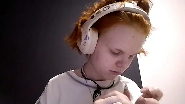 CurlaPettyBom webcam