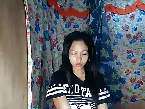 PinaySkinnyGirl webcam