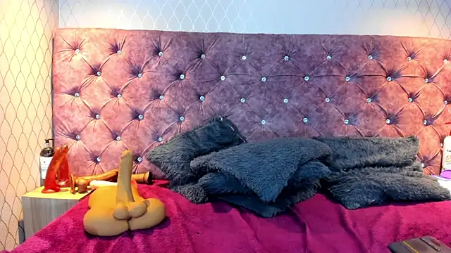 NahomiFireSex webcam