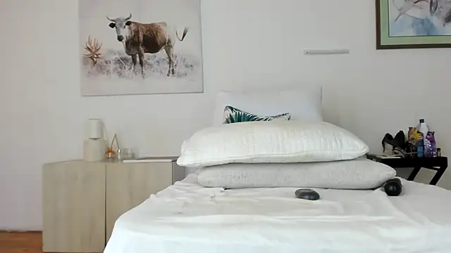 ConnieSmall24 webcam