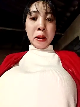 emaame68 - Emaame68's free webcam