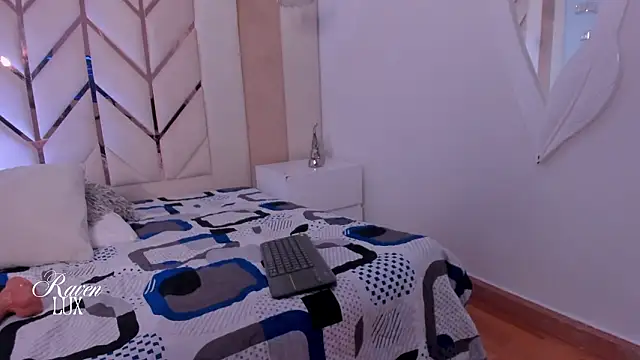 Raven_Luxx webcam