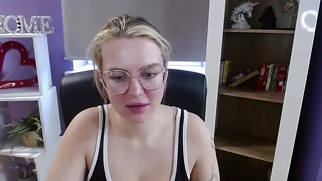 Zoey_Erotic webcam