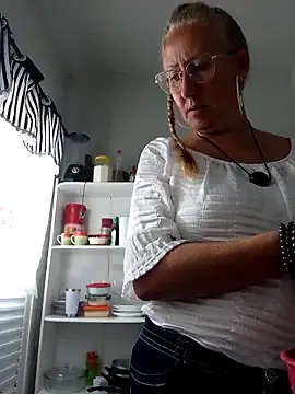 mileide980 - MILEIDE980's free webcam - UK Sex Cams