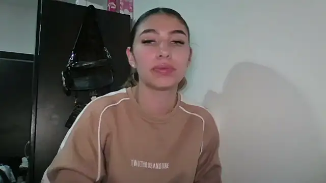 AliceTeenager___ webcam