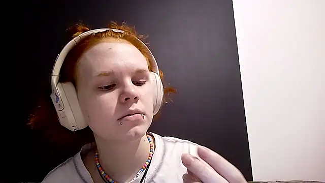 CurlaPettyBom webcam