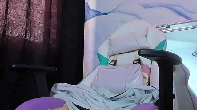 Perla_Franco — pussy show close to the camera 