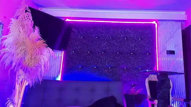 queens_wonders_blonders - Queens_Wonders_Blonders's free webcam - UK Sex Cams