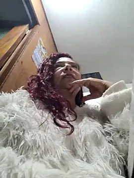 Scarlet_curly8a webcam