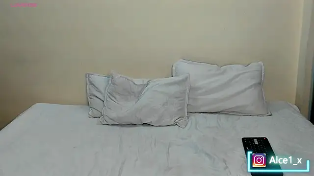 alice_fox__- - Alice_fox__-'s free webcam - UK Sex Cams