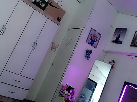 Miss_twinny21 webcam