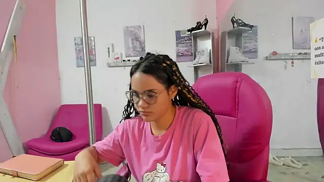 camila--rey - CAMILA--REY's free webcam - UK Sex Cams