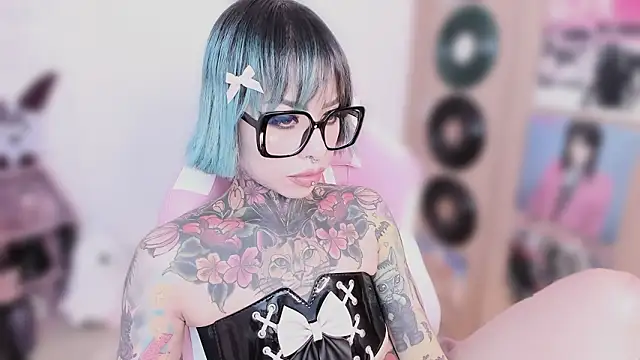 nikkiramone - NikkiRamone's free webcam - UK Sex Cams