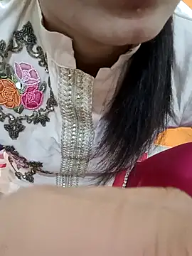 cutesarikalive - CuteSarikaLIVE's free webcam - UK Sex Cams