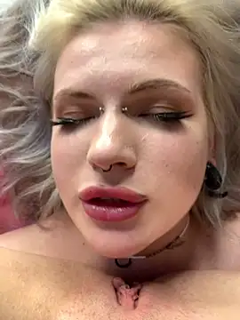 DriveThruDolls webcam