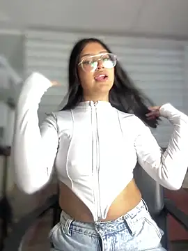 Webcam Model (StrawberryPink_)  is live.Free join now!