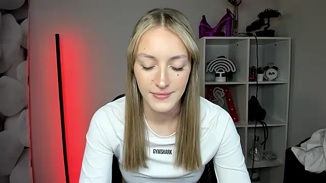 EvelynBlond webcam