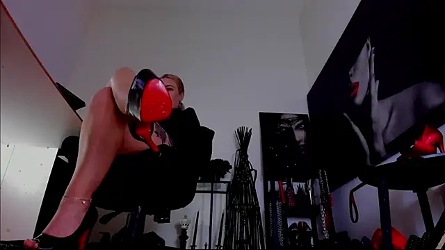 MistressDemi webcam