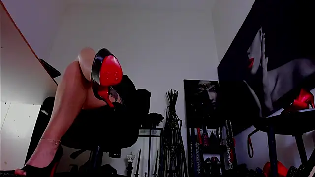 MistressDemi webcam