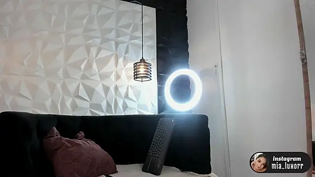 Mia_Luxor webcam