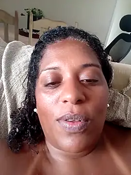 Maliaebonyfetish webcam