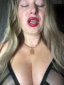 Webcam Model (Kittenforyou)  is live.Free join now!