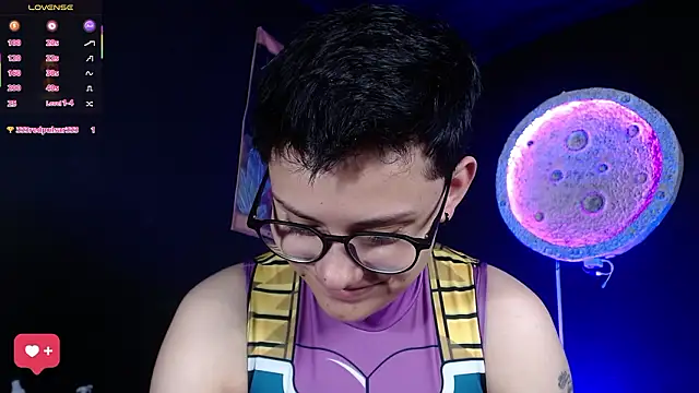 girl_intense444 webcam