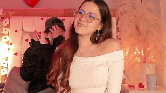 Daphne_And_Roger webcam