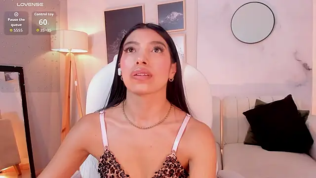 tiffany_low - Tiffany_Low's free webcam - UK Sex Cams