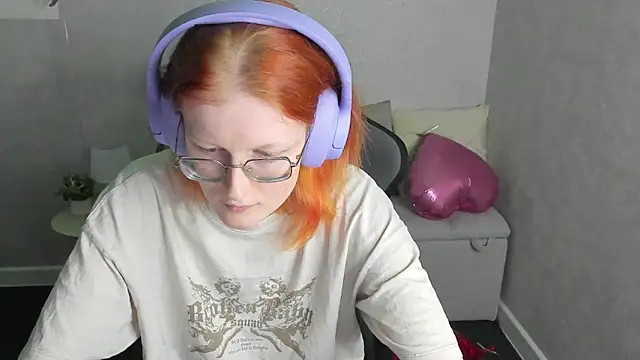 ElizabethHarpper webcam