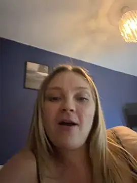 Webcam Model (Sky25x)  is live.Free join now!